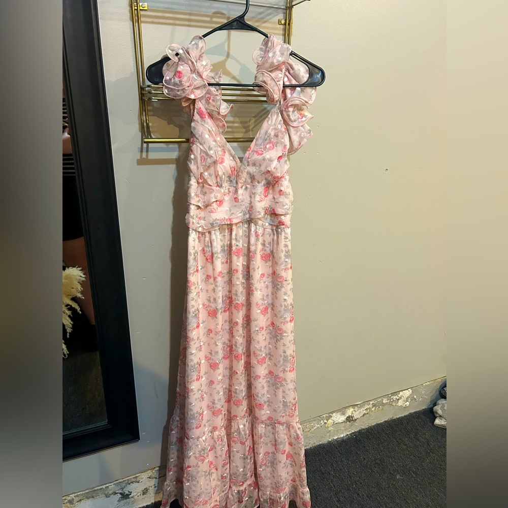Ruffle tank top dress!! Super pretty pink colors! Perfect for next spring!